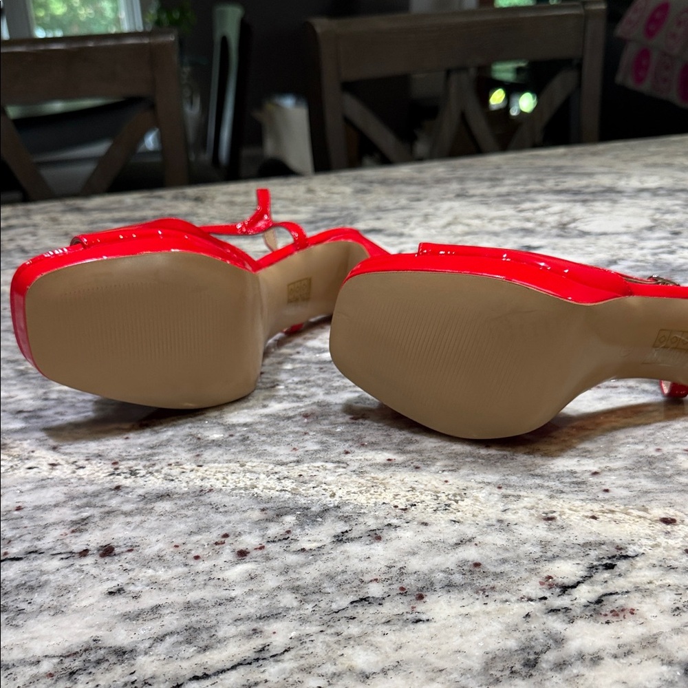 Journee Collection Red Platform Heels - Picture 4 of 6